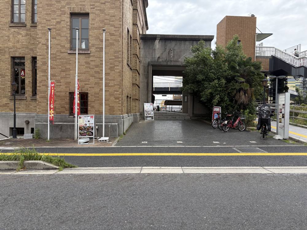 御影石舗装の出店スペース(旧大津公会堂前)