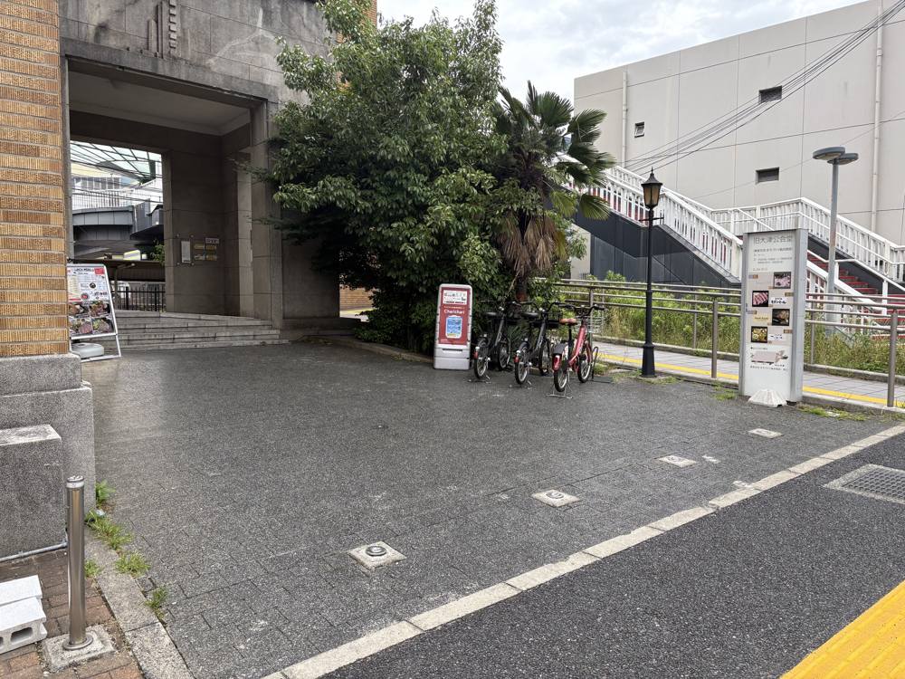旧大津公会堂の前庭・全景(大津市浜大津)